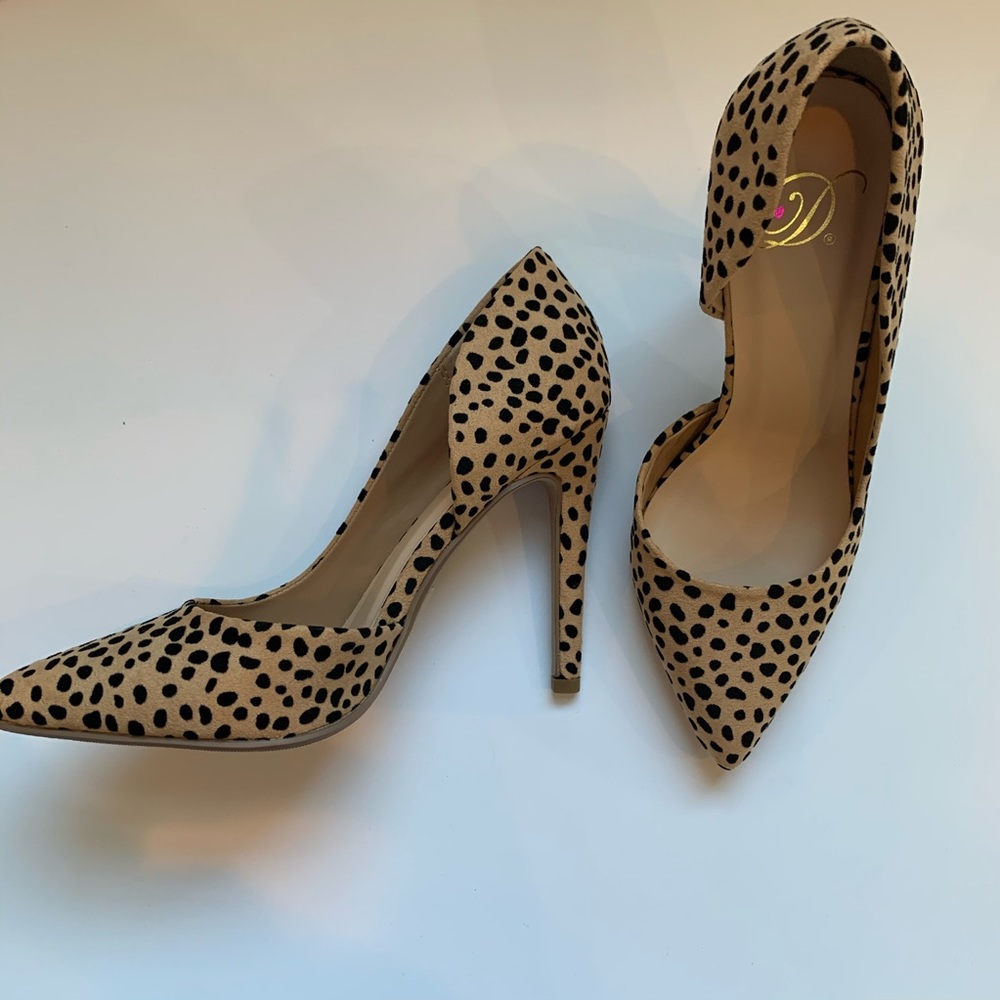 LAST PAIR! leopard cheetah pointy toe pumps - Picture 3 of 5